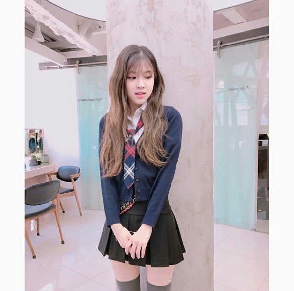 Pinkroselvv_'s tweet photo. Masih pantes jd anak sekolah kan? Wkwk https://t.co/o6Omjqz9tl