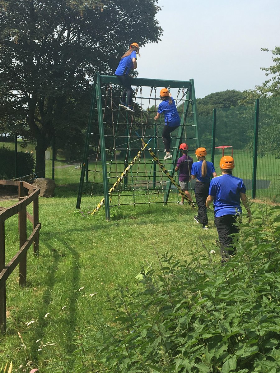 EvertonSchool's tweet photo. Great afternoon @OtterspoolAC with some of our Year 10 girls! #Teamwork #Optionsport https://t.co/6mHsLSi2j9