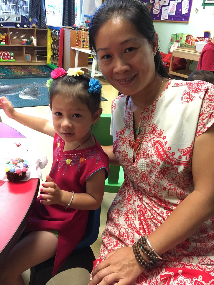 we_are_rsetgo's tweet photo. The kids had so much fun decorating cupcakes @ the Drop-In! Check our calendar (on ready-set-go.ca) for all of our July drop-in activities. https://t.co/DwpY33sVI8
