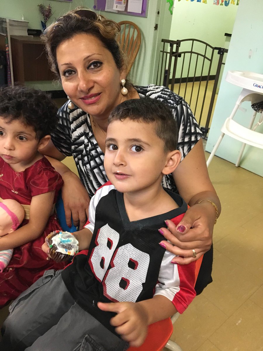 we_are_rsetgo's tweet photo. The kids had so much fun decorating cupcakes @ the Drop-In! Check our calendar (on ready-set-go.ca) for all of our July drop-in activities. https://t.co/DwpY33sVI8