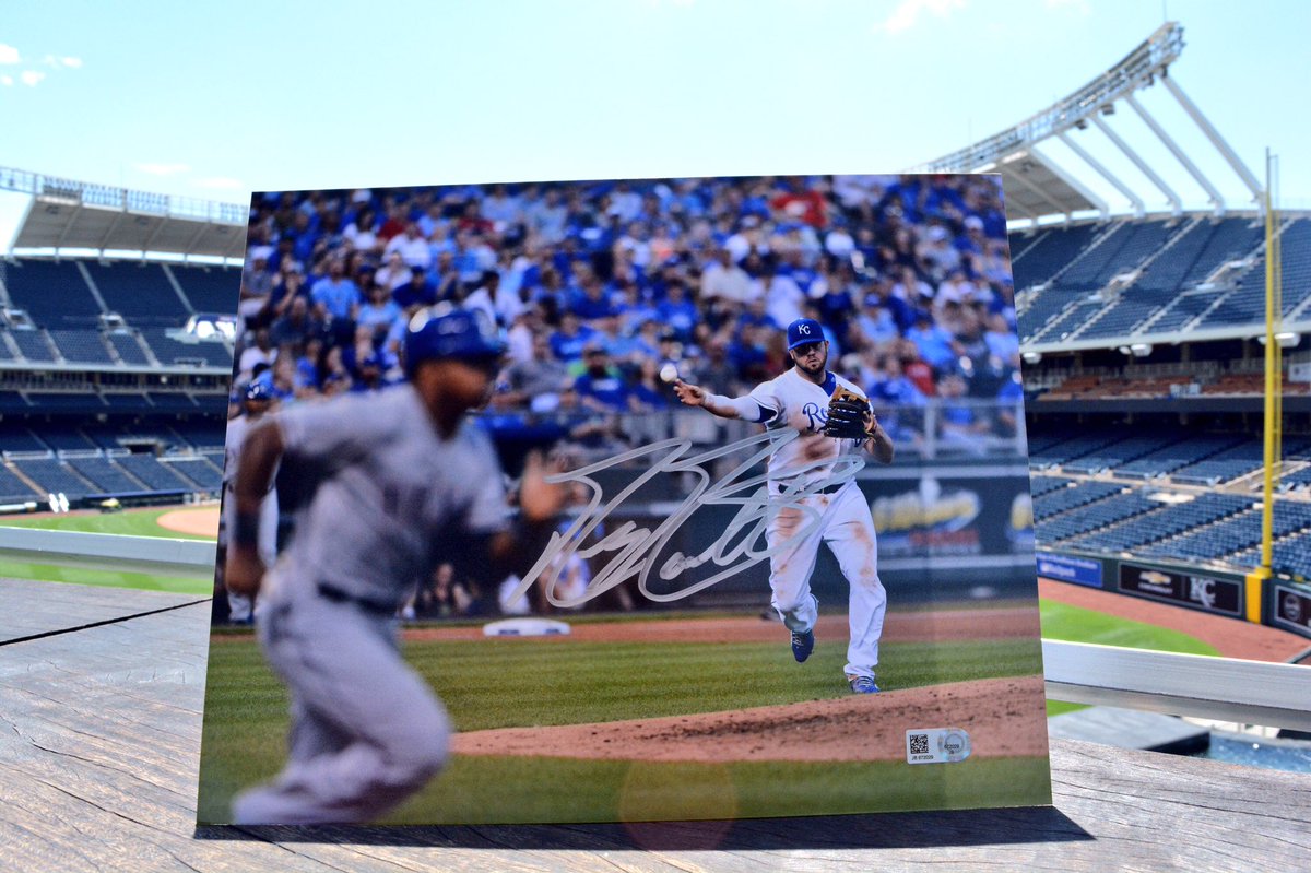 Royals's tweet image. First prize up: a @Mooose_8 autographed photo giveaway! RT this post to enter to win! #VoteMoose #VoteJT