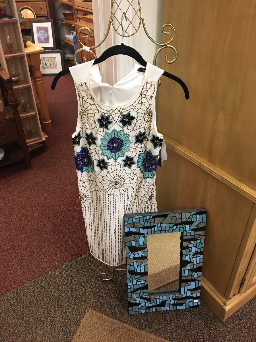 GSThrift's tweet image. You don't want to miss out on this: all clothing is 25% off at our Doylestown store! 👗