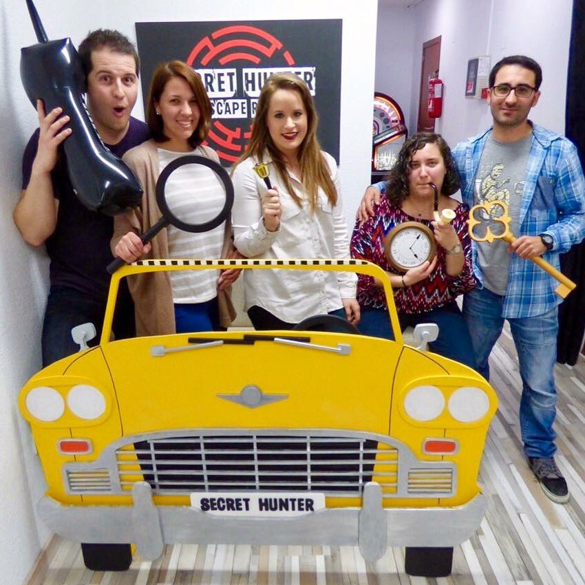 SecretHunter_ER's tweet photo. Nuevos valientes que investigan la Suite 405 ยกLOS CHUFEROS! #Alicante #SecretHunter #EscapeRoom https://t.co/1CPRnnoGXl