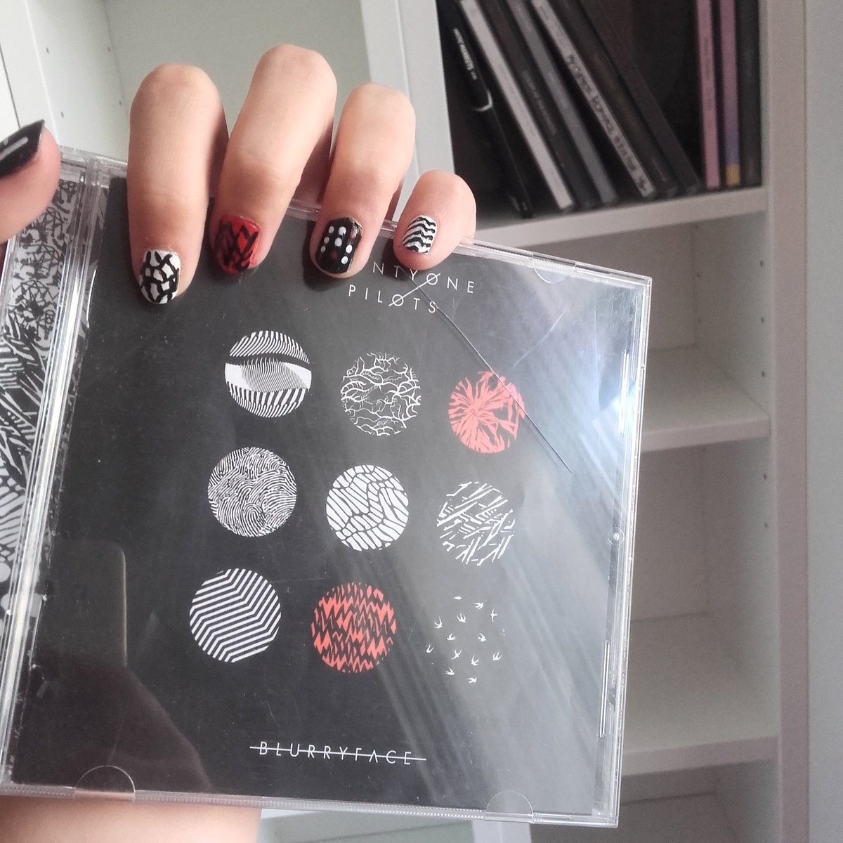 hiimblurry's tweet photo. #cliquenails for the end of an era. Does it count as a #cliqueart ? https://t.co/VxmvL5BHZx