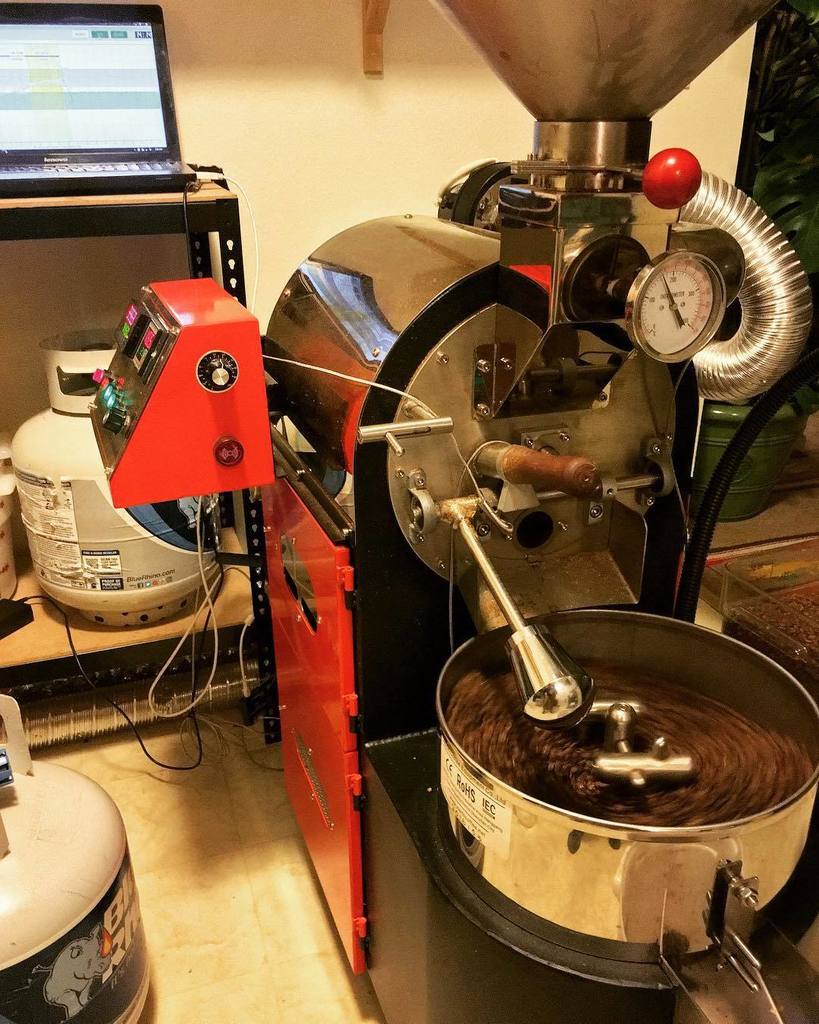 retrograderoast's tweet photo. Roast day today, this guys got a busy day! 99 pounds to go before the day is done! #2kilo #millcityroasters #fresh https://t.co/Apy36kvjdV https://t.co/iy2adwQ6W9