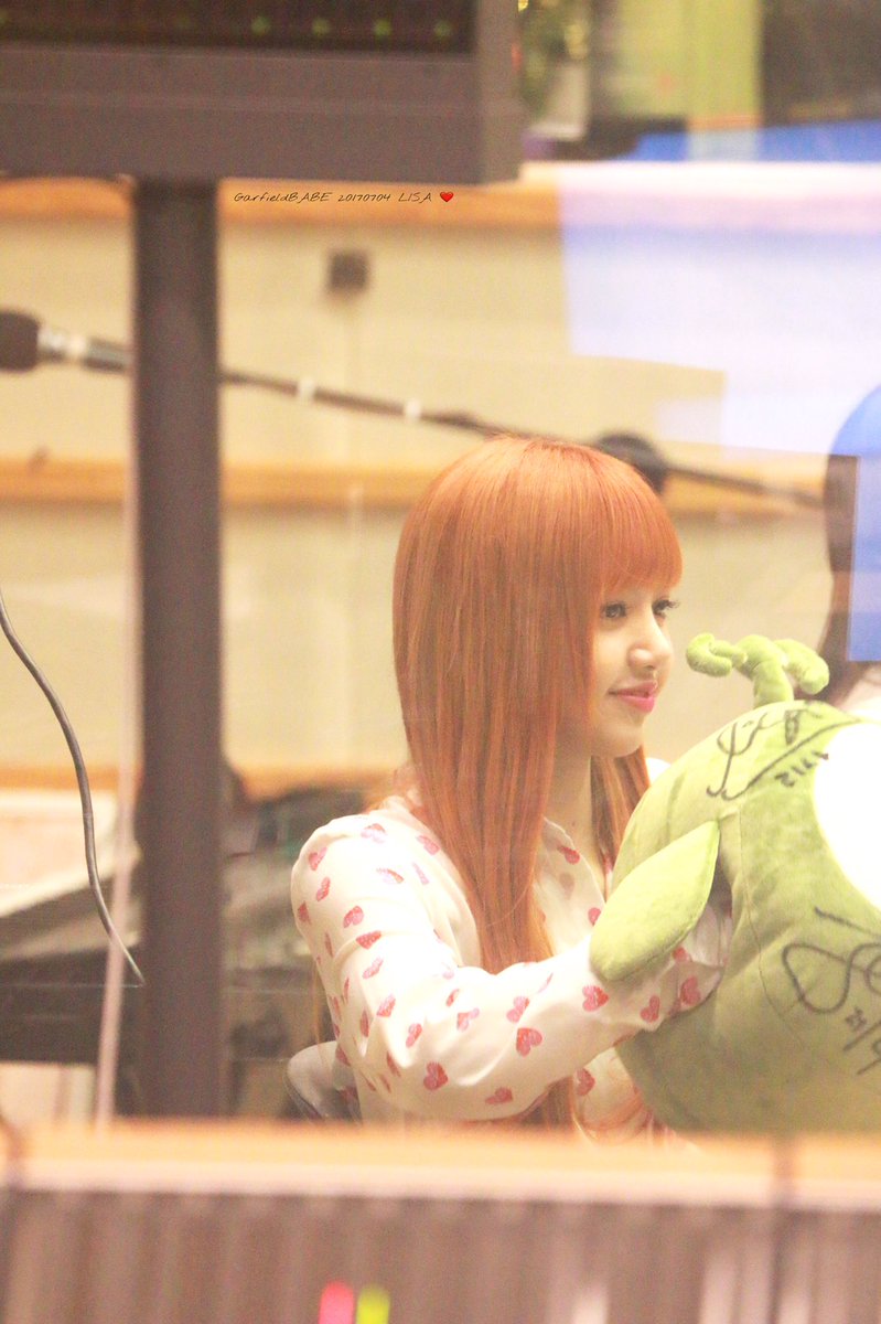 GarfieldBABE's tweet photo. #LISA #BLACKPINK

［独家高清 | 禁二改］
>>>>2017.7.4 kiss the radio https://t.co/p6w1U8uaih