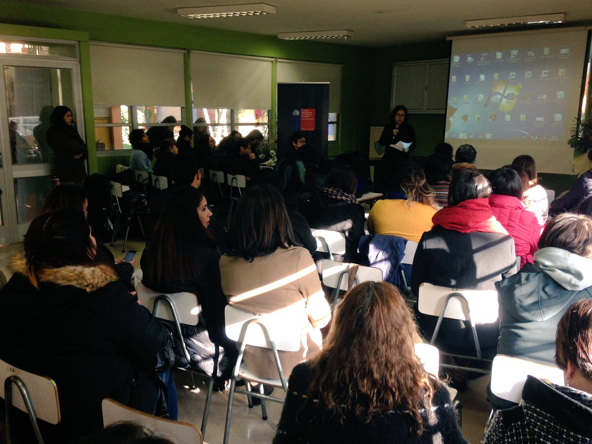 Culturas_RM's tweet photo. Directora @CulturaRM da la bienvenida al coloquio-taller: "Educación, Academia y Procesos de Creación Artística en torno a la Migración". https://t.co/ulOMKotVvi