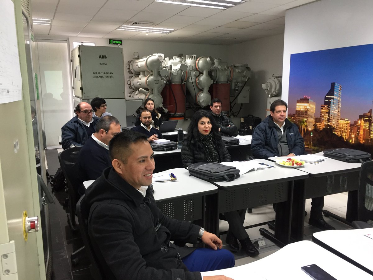 ABBUniversityCL's tweet photo. Junto a Luis Acuña en @ABBUniversityCL se desarrolla 3er día de curso en Drive de baja tensión para @DartelSA https://t.co/zfiHUCZEJW