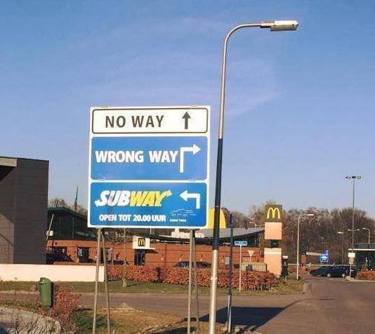 La direzione giusta secondo <a href="/SUBWAY/">Subway®</a> ! 😂😂😂😂 #socialmedia #marketing #advertising