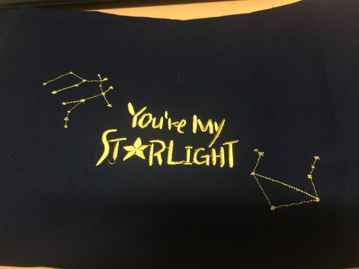 kukugakuku's tweet photo. @starlightecho09 어제 도착했는데 제가 조금전에 받았네요ㅠㅠ 생각했던것만큼 너무 예쁘고 제가 좋아하는 스타일이라 몇개 더살껄그랬나봐요..ㅠ(환멸나는 현생... 그래서 아껴쓸려구여...ㅋㅋㅋㅋㅋ 문제집4권이랑공책두꺼운거하나 들어가도 https://t.co/3XFk3HeeBS