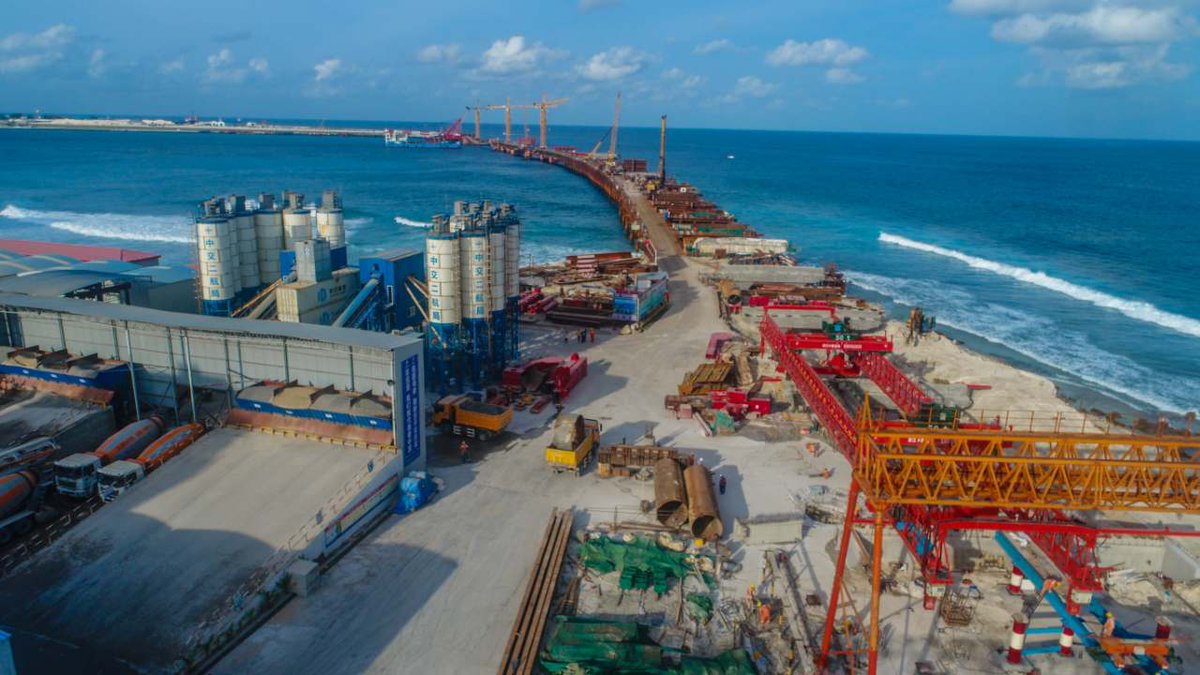 MMuizzu's tweet photo. CMFB:a token of friendship between China and Maldives;a symbol of the visionary leadership of HE President Xi Jinping &amp; HE President Yameen https://t.co/v7Ci2vV1Uq