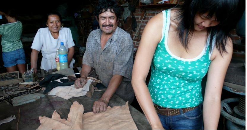 ¿Sabes qué es <a href="/oaxifornia/">oaxifornia</a>?
Es un espacio de colaboración entre artesanos y artistas oaxaqueños y extranjeros.
oaxifornia.org