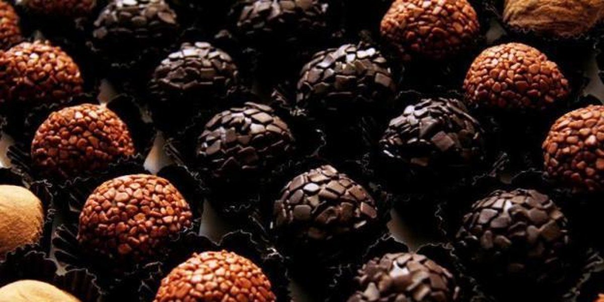 Make <a href="/kikastreats/">Kika's Treats</a> Luscious Brazilian Truffles at Home 7x7.com/make-kikas-tre…