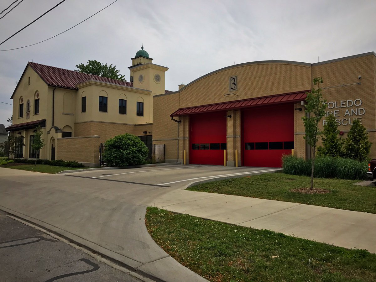 MetroDetFire's tweet photo. Toledo Station 3 at 701 Bush #1dc #toledofire #iafflocal92 @RickNohl @ENG1SFD @kdwfirephotos https://t.co/VI7ucJZzPy