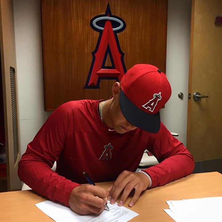 HTPacademy's tweet image. HTP is fortunate to have our 1st Academy member turn professional. Congrats to @LLind29 on signing a contract with the LA Angels! #HTP