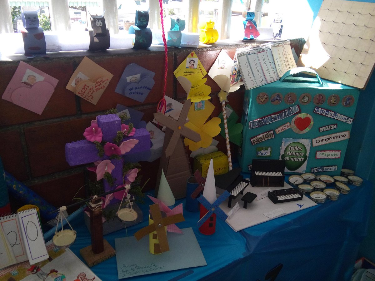 Ejap1973's tweet photo. En la FERIA MIRANDINA de la region Metropolitana Red 15.#RMetropolitana @EducaMiranda https://t.co/CQ9gFzvtZt