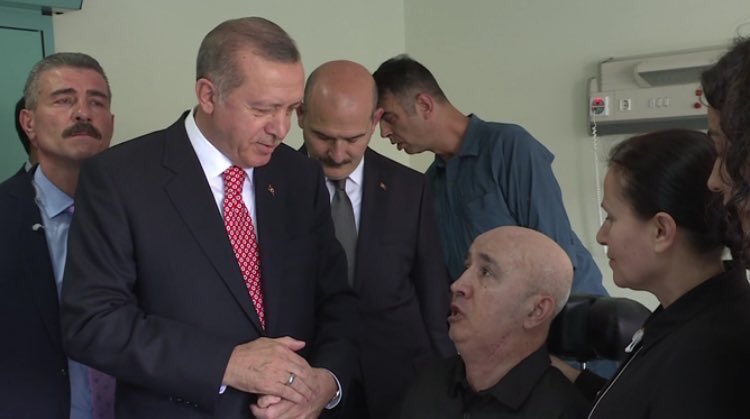 Bu emniyet müdürümüzün kafasını üç kurşun sıkan şerefsizler için adalet yürüyüşü yapanlar, vicdanlarını  ve insanlıklarını sorgulasın.