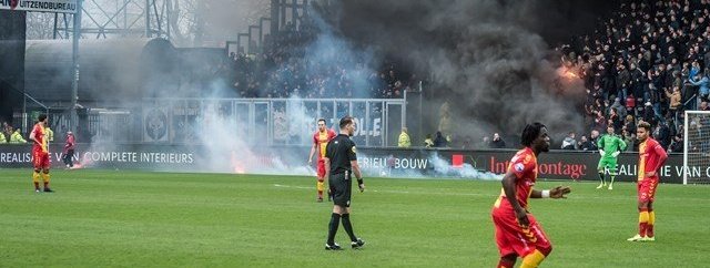 StefanKowet's tweet photo. Het kost misschien 10.000 euro, maar het levert wel mooie beelden op. No pyro no party! https://t.co/RyDEIVJnhp