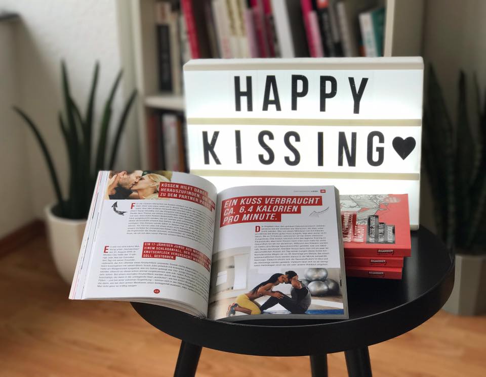 Community Editions (@communityeds) on Twitter photo Na, habt ihr den #TagdesKusses genutzt, um ordentlich Kalorien zu verbrennen ;)? <a href="/faktastisch/">Faktastisch</a> #FaktastischBuch Na, habt ihr den #TagdesKusses genutzt, um ordentlich Kalorien zu verbrennen ;)? <a href="/faktastisch/">Faktastisch</a> #FaktastischBuch