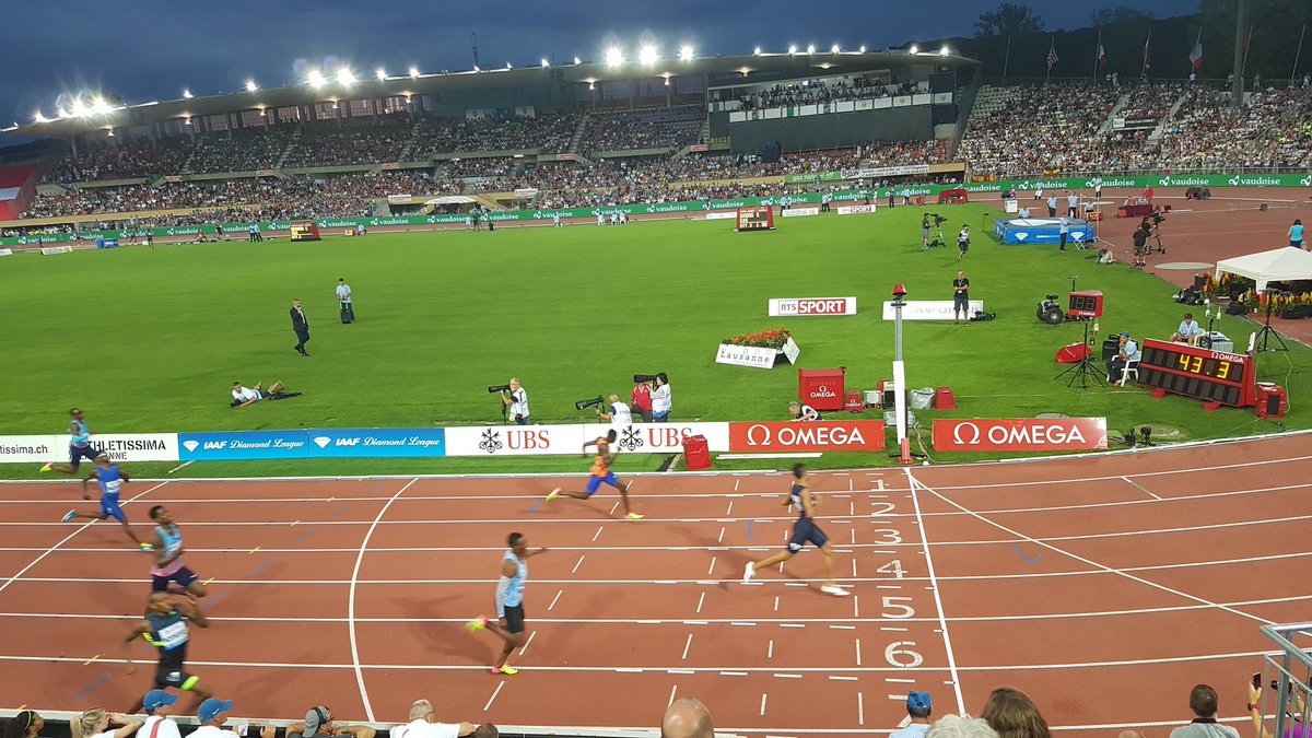 WorldAthletics's tweet photo. Olympic champion Wayde van Niekerk eases down over the line on his way to set a WL, DLR and MR of 43.62! #LausanneDL https://t.co/xfaVTPMybj
