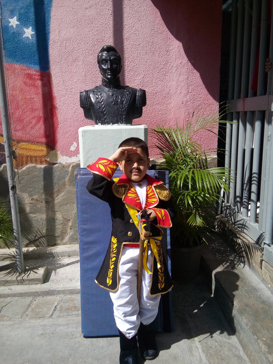 Ejap1973's tweet photo. En la FERIA MIRANDINA de la region Metropolitana Red 15. Dramatizando a Jose Antonio Páez, Argenis Gonzalez #RMetropolitana @EducaMiranda https://t.co/Sjx8Oi2VLI