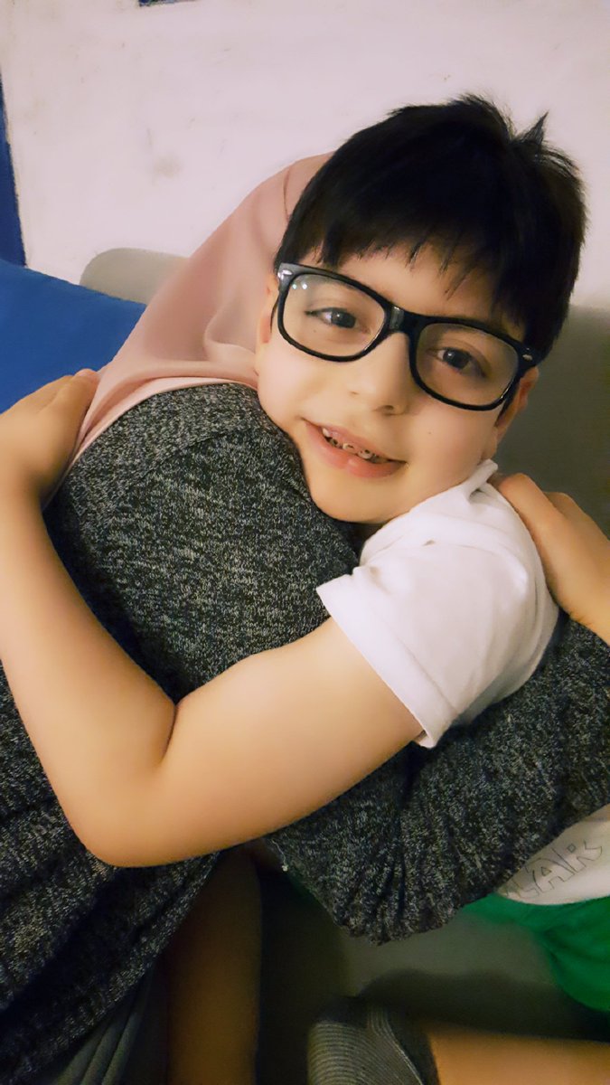 bir_serencam's tweet photo. Hepinizin yerine kocaman kocaman sarıldım hepinizin yerine bir sürü bir sürü öptüm artik Ömer in bir sürü ablası var 

Ömerİçin SonAltmışBin https://t.co/M6GVjQJrV8