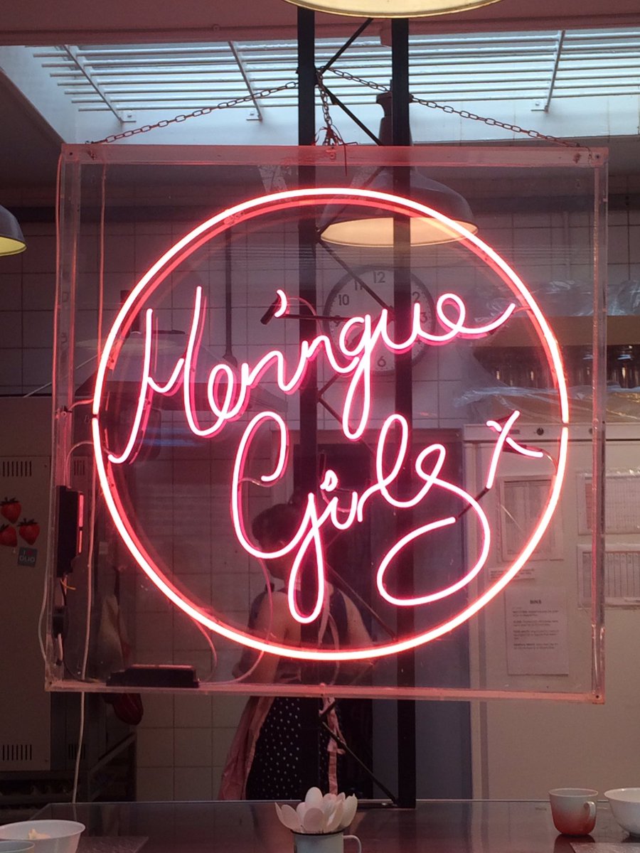 Thanks to everyone that came tonight and thanks to the @Meringue_Girls for the delicious masterclass. Berry good times 🍓✨😃