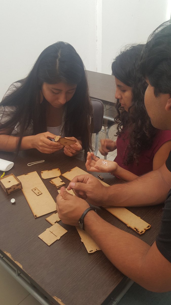lizard1284's tweet photo. Avanza proyecto de #BioHacking #BHI #BHIEspectrofotometro @u_ikiam #DIY #Science #IKIAMInnova https://t.co/7C4r5y6Am3