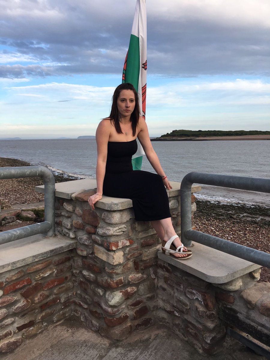 CrawltoAveena's tweet photo. #welshgoddess #serveandobey #femalesurpremacy #femdom @BestFindom @RTCunt96 @rtsucker @rtserf #seasidesessions https://t.co/CNJNkJ5HpX