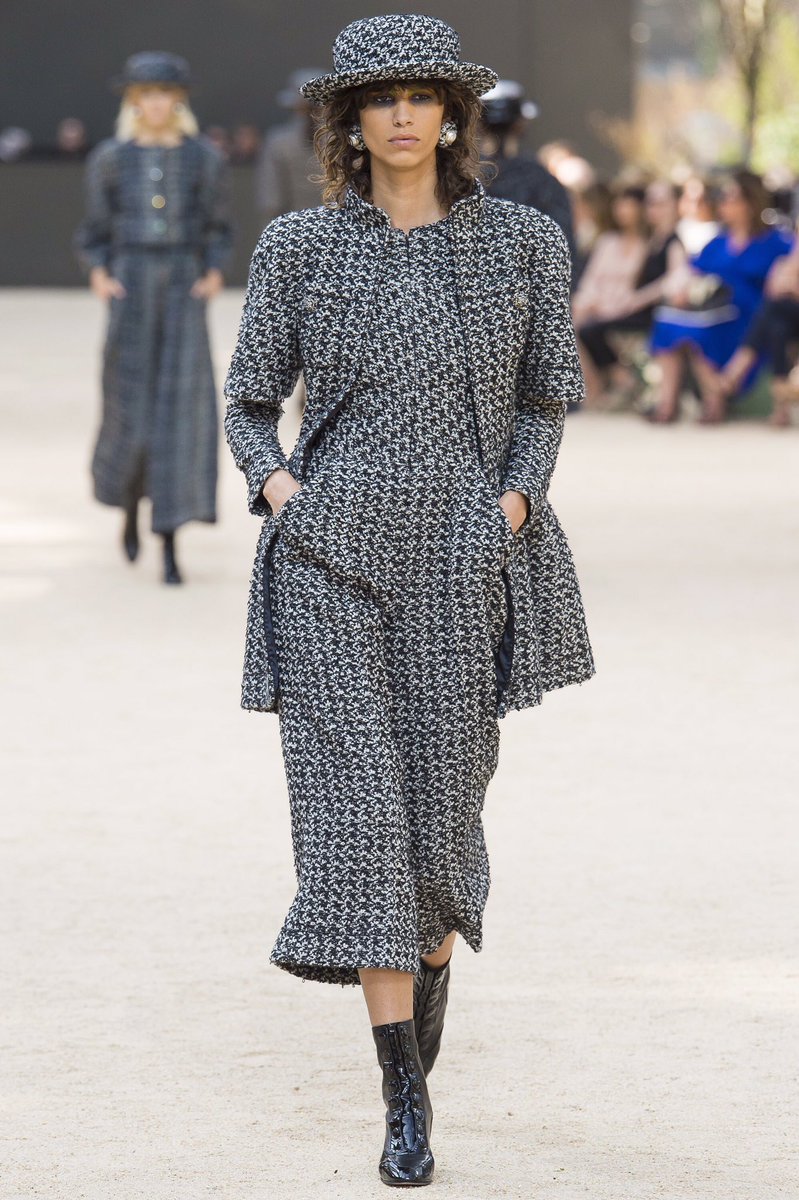 REDHAUSPR's tweet photo. Chanel Fall 2017 Couture Collection | @CHANEL @voguemagazine |#couture2017 #chanel #vogue https://t.co/hLRuOnpgoc