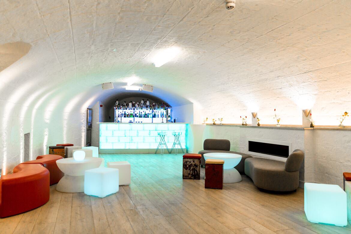 joinxplore's tweet photo. Join us from 7pm for a 241 cocktail at our #igloolive event @abbeyhotelbath with free entry, ยฃ5 pixie credit giveaways and more! #scorcher https://t.co/rQ6SiGc6wy