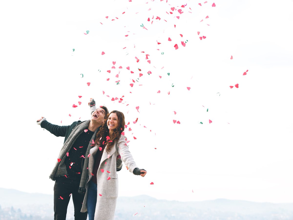 VoujoApp's tweet photo. Of course #love is real (only through Voujo) https://t.co/WDEJPHwc5f
