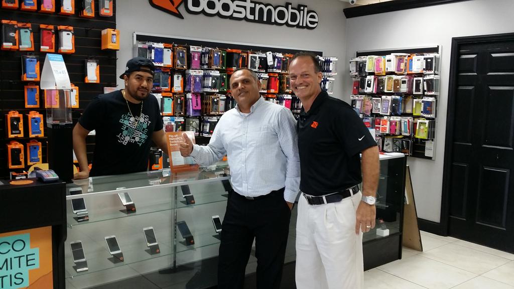 EthanAllenWeeks's tweet photo. SmartPay Rep Winston Martinez training our partner Adam Wireless! https://t.co/Z5VPWjd3W1