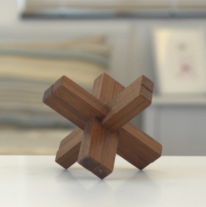 fusionmarshk's tweet photo. Kongming Lock consists of 6 wooden rods. They are usually easy to take apart and difficult to reassemble. https://t.co/xREymqsLzb