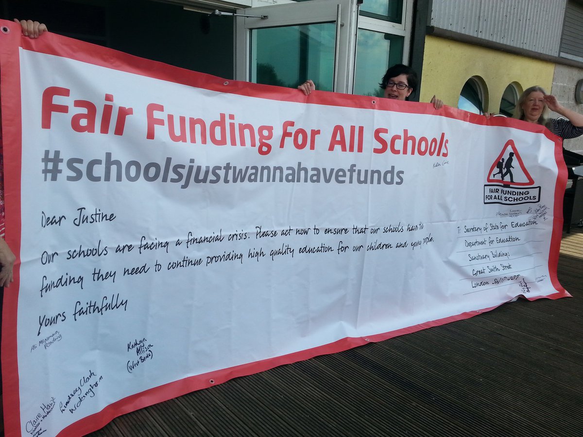 ReadingDivNUT's tweet image. #schoolsjustwannahavefunds Gathering signatures on our giant postcard.