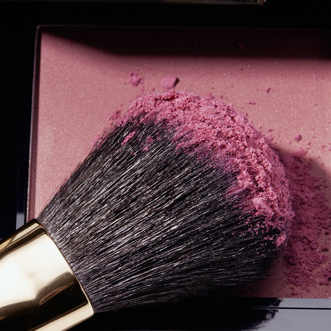 EsteeLauder's tweet photo. Blush crush: Pure Color Envy Sculpting Blush in Pink Ingenue is the perfect summer flush. Shop now: https://t.co/lR9Zh79g6X https://t.co/FzuIbSj78e