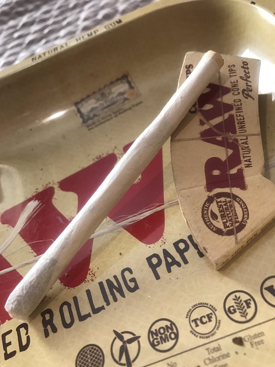 Mawnin #stonerfam triple threat Thursday 
#Buzzedlife #BeInspired #BeGreat #BeYOU
💚🍁💨✌🏽