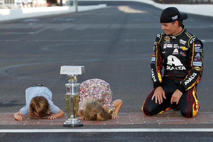Di9Fans's tweet photo. In honor of the best 😘 in all of racing, Happy #InternationalKissingDay from your friends at #Team24 !! https://t.co/OCZprk1MpG
