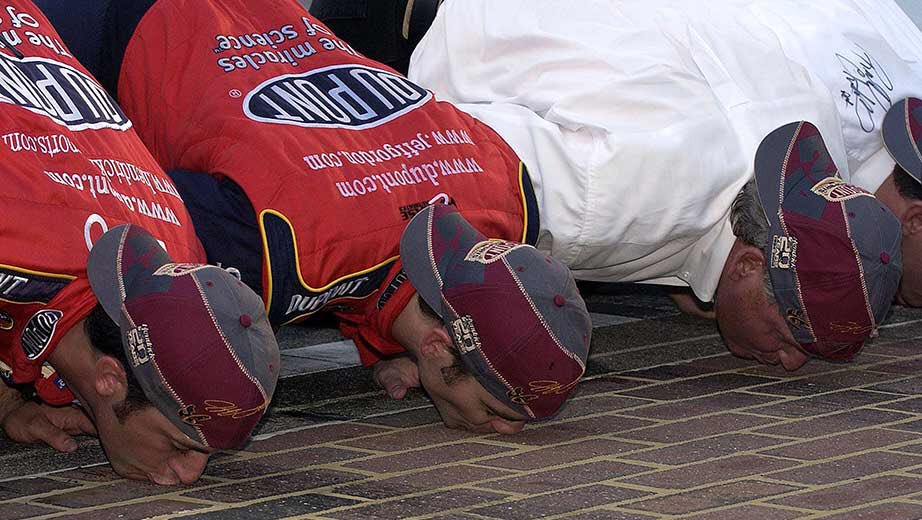 Di9Fans's tweet photo. In honor of the best 😘 in all of racing, Happy #InternationalKissingDay from your friends at #Team24 !! https://t.co/OCZprk1MpG