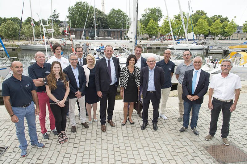 MairieDeVannes's tweet image. Signature de la convention de gestion du port de #Vannes par #DavidRobo et #FrancoisGoulard  en présence des élus et des agents du port