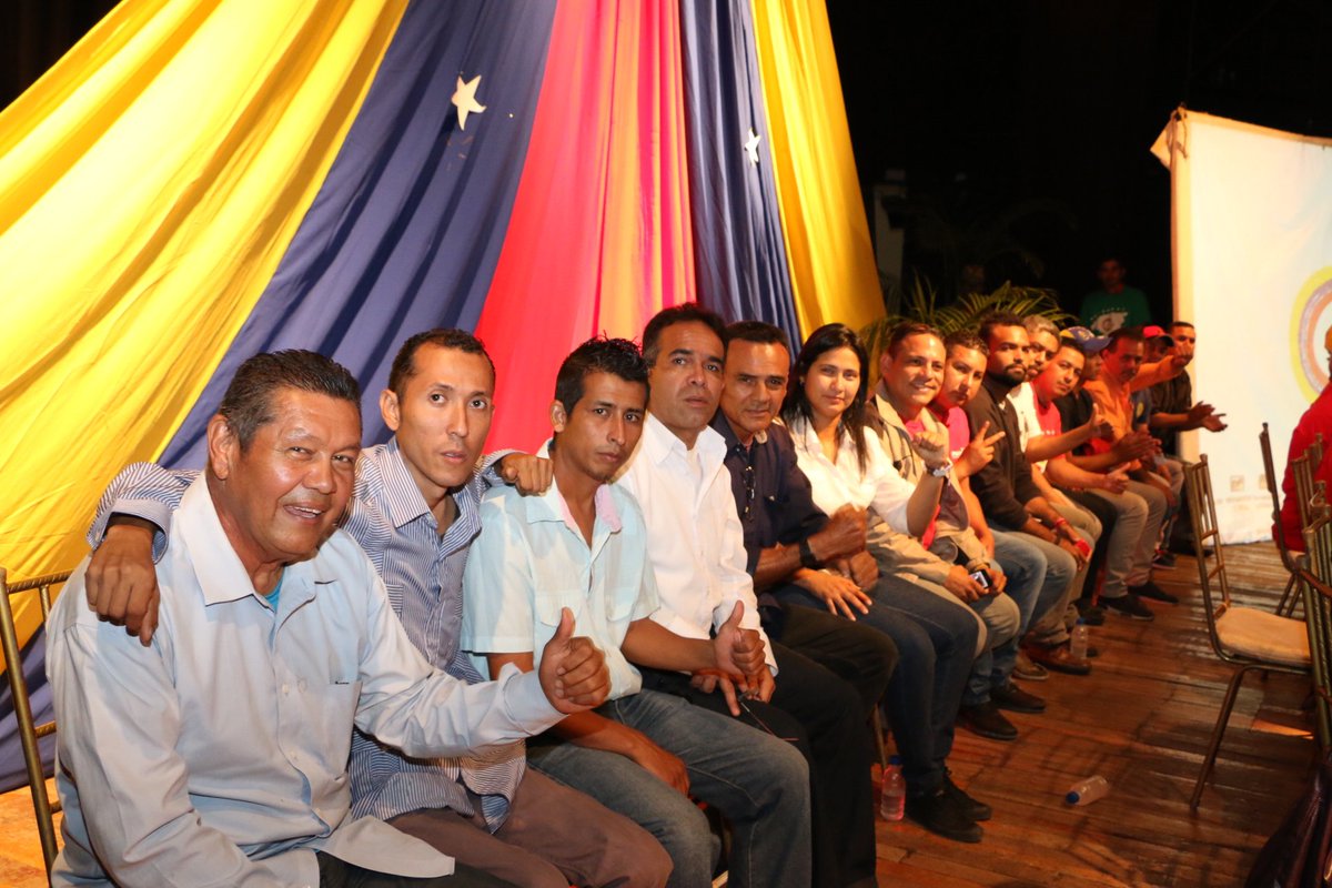 gestionperfecta's tweet photo. Todos los candidatos y candidatas a la ANC debemos ir de la mano con el Movimiento #SomosVenezuela en cada territorio y sector #FelizJueves https://t.co/C5l8KqN5gL