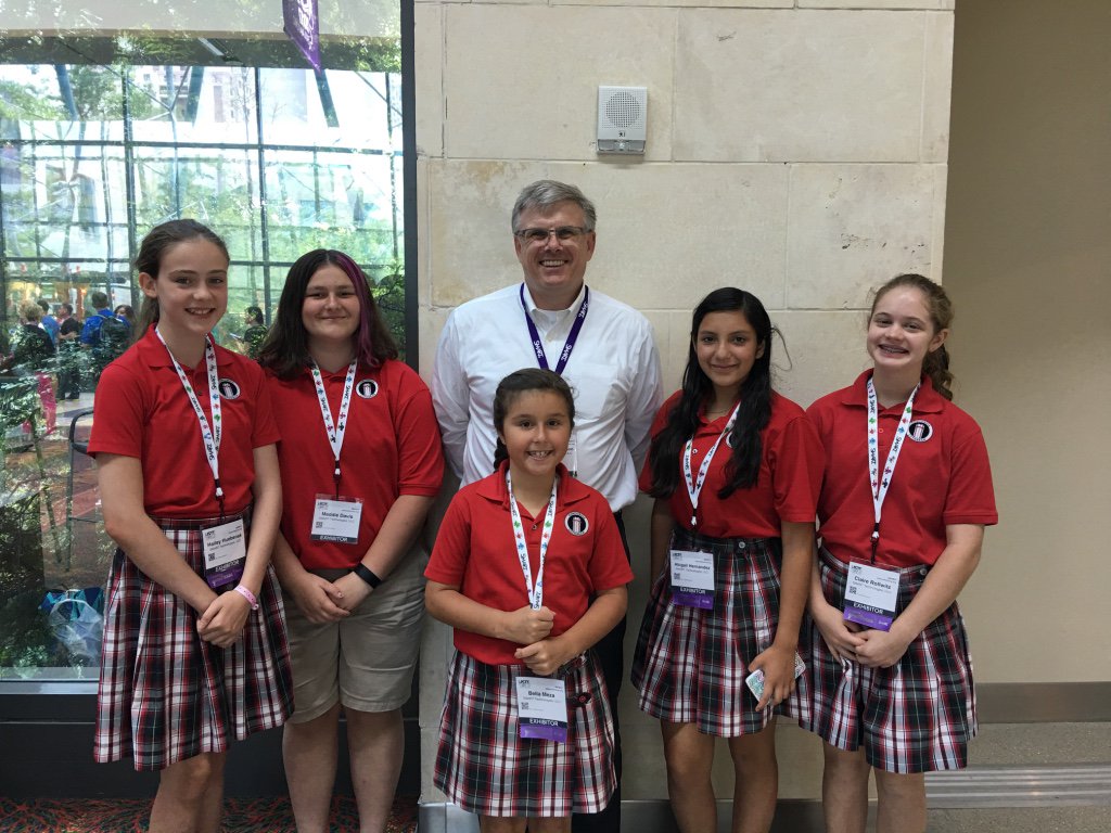SMART_Tech's tweet photo. #ThrowbackThursday to #ISTE17 and when our VP of Operations met w our @clscardinals Student Advocates to chat about their ideas for #Edtech! https://t.co/zYRikJdM3K