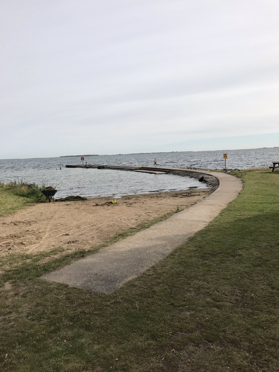fredrikegerman's tweet photo. Badnostalgi. HÀr badade jag sjÀlv varje sommar som barn. Nu gör mina barn detsamma. Och jag fortsÀtter bada som vuxen.
#torhamn
#petersvik https://t.co/ZoSlv21VN0