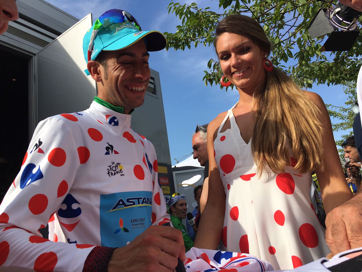 Tu veux gagner le #MaillotaPoisCarrefour dédicacé par <a href="/FabioAru1/">Fabio Aru</a> 🇮🇹 ? 
RT pour tenter ta chance ! #TDF2017 ⚪️🔴