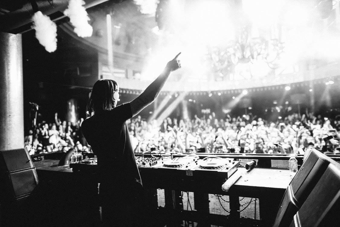 Incoming Vegas!!! @XSlasvegas tomorrow xslasvegas.com https://t.co/J6NU2d5ii1