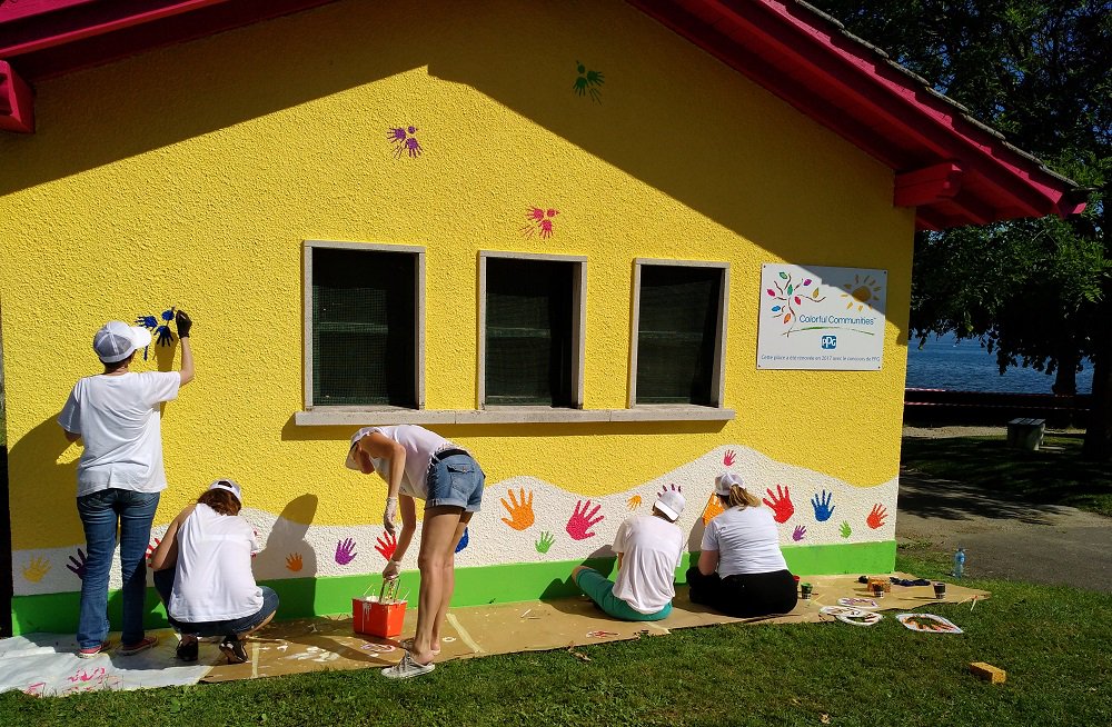ppg_communities's tweet photo. Employees from our European headquarters completed a #ColorfulCommunities project at Rolle Castle. https://t.co/TP4VPYAsUf https://t.co/OMAIDZjCMO