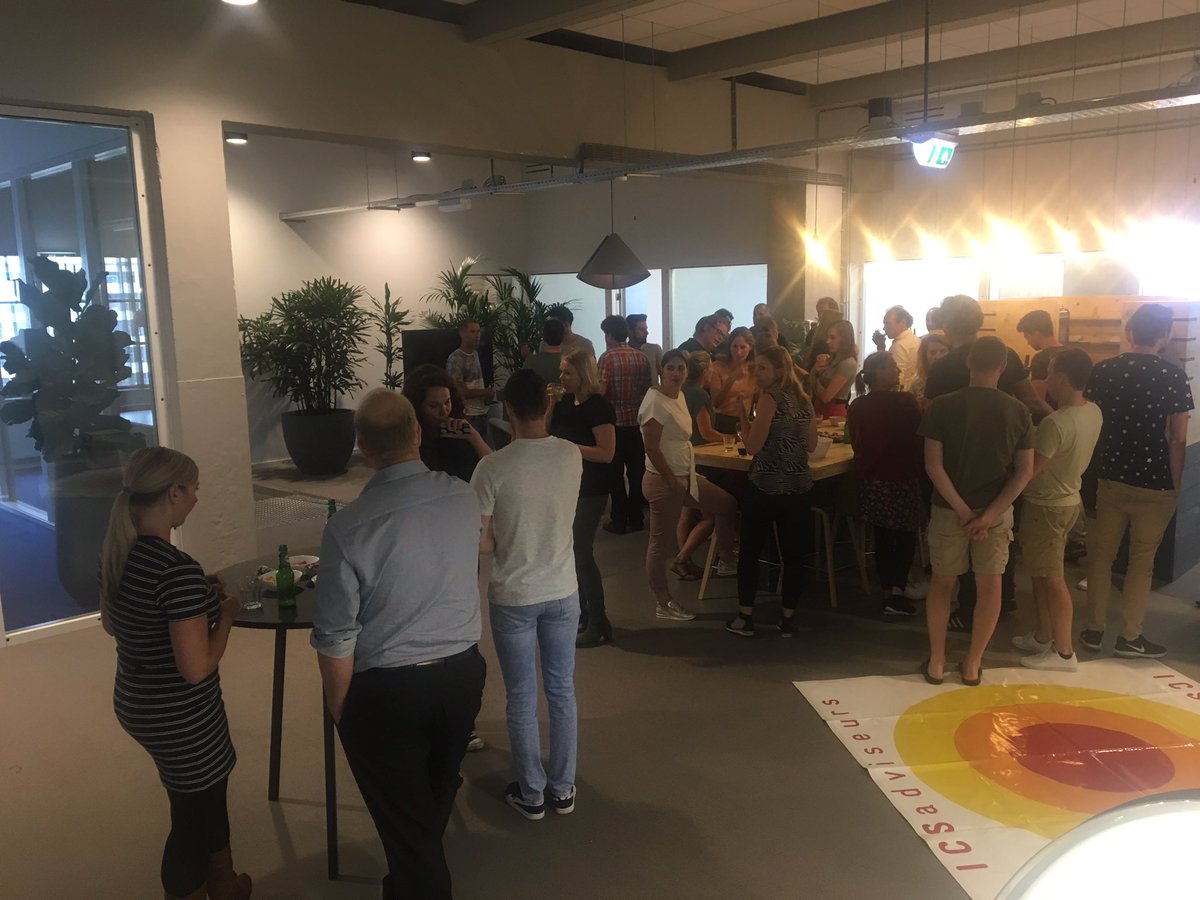 ditislicht's tweet photo. Fijn om elkaar beter te leren kennen @Klokgebouw 6e verdieping @ICSadviseurs @VoyEdge @dcentralize en alle anderen! #borrel #verbinden https://t.co/BrJ4hP9SxD