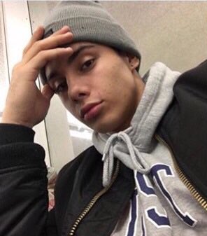 valentino, i seriously need friends so retweet for a tbh #openrp #OpenRp #byeinstarp