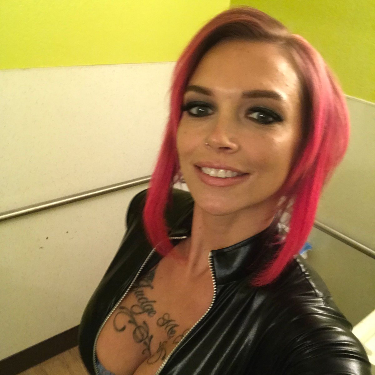 Anna Bell Peaks on Twitter: "#ismygirl #snapchat.