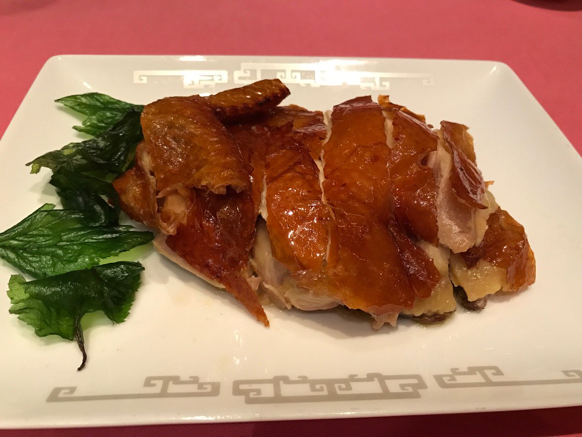 MichelinGuideUK's tweet photo. Just love all the roast meats in #HongKong  – whether pork, goose, pigeon or chicken https://t.co/PKzObtwg2y